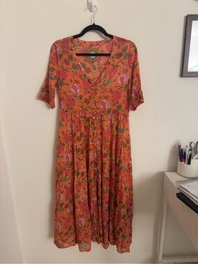 Floral Orange and Pink Midi Dress with V-Neck in Size Small